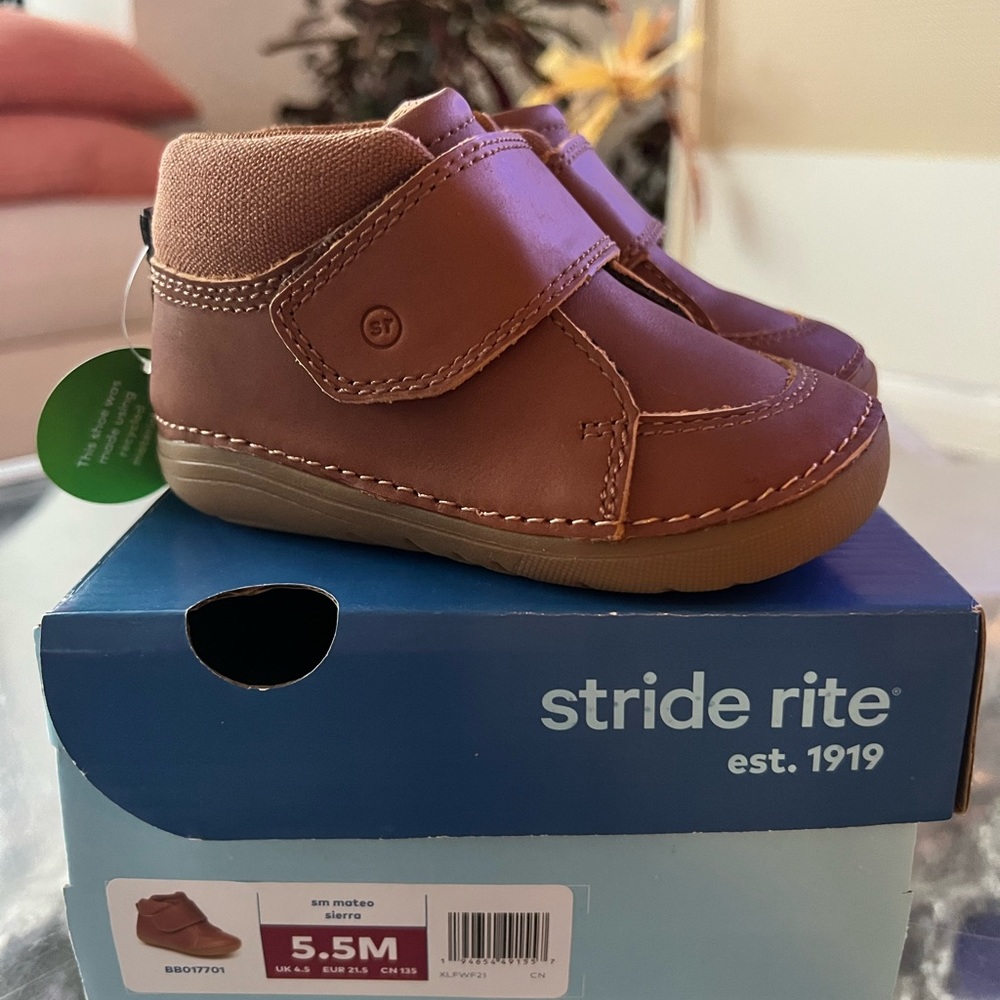 New Stride Rite booties. Toddler size 5.5. Color: chestnut